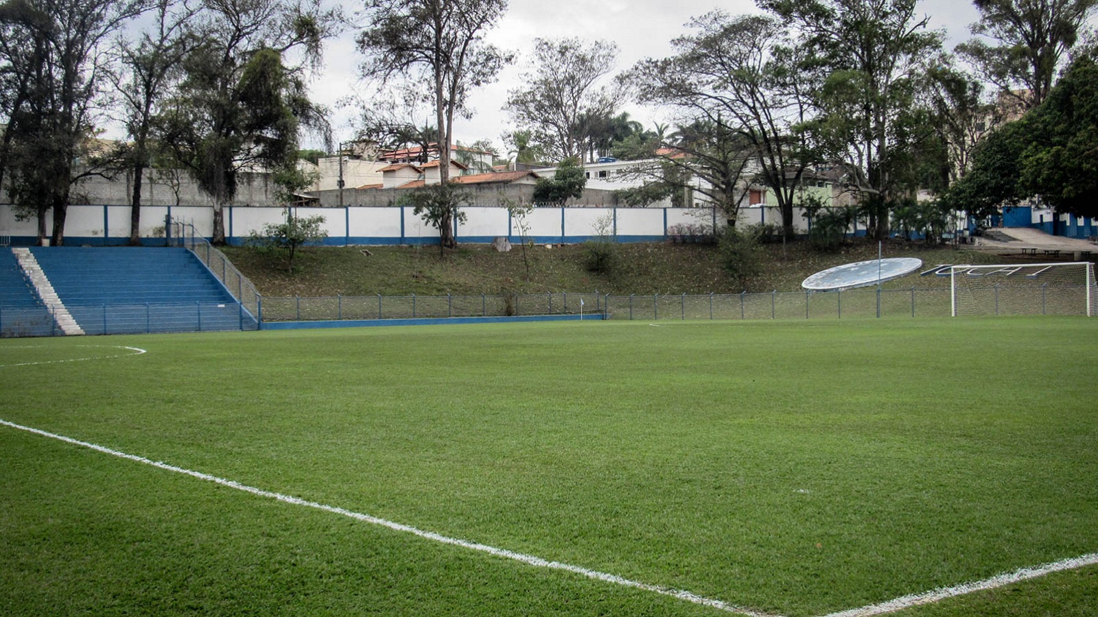 O Cruzeiro concedeu férias para a grande maioria de seus funcionários da área administrativa entre os dias 24 de março e 23 de abril, como uma forma de combater a COVID-19 e também amenizar prejuízos financeiros