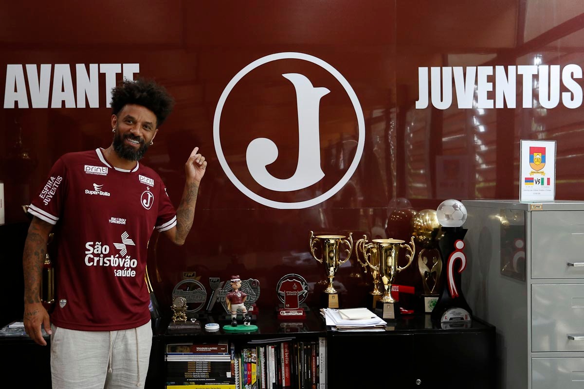 Campeão brasileiro com o Corinthians em 2015, o volante Cristian acertou sua ida para o Juventus-SP, tradicional clube da Mooca, que disputa a segunda divisão do estadual. 