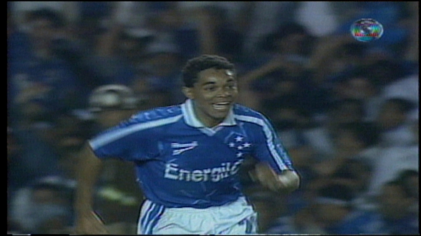 Em fevereiro de 1997, o Cruzeiro jogou duas vezes na mesma noite. Primeiro, a Raposa enfrentou o Villa Nova pelo estadual e empatou em 4x4, no Mineirão.