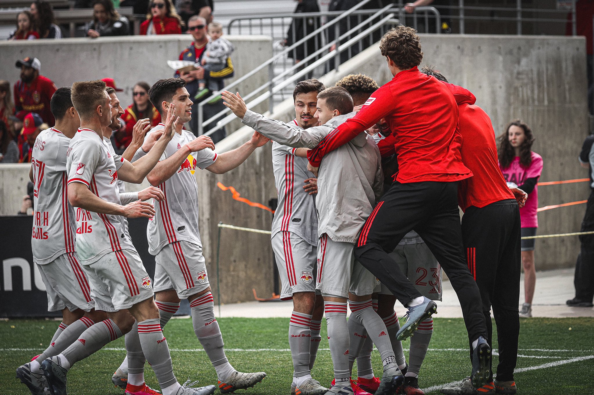 A Major League Soccer (MLS) anunciou nesta mais um adiamento de jogos devido à pandemia. A Liga pretende retornar em até 10 de maio e finalizar a temporada.