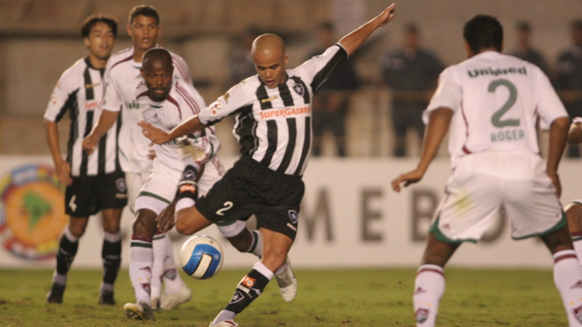 Na Sul-Americana de 2006, Fluminense e Botafogo se encontraram na primeira fase, com dois placares por 1 a 1 e a vitória do Tricolor nos pênaltis.