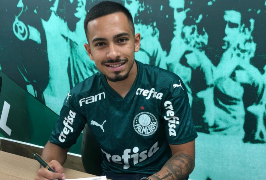 FECHADO - O Palmeiras renovou o contrato do meia Alan, de 20 anos, até 2023. O meio-campista foi mais um dos jogadores recém-promovido das categorias de base que assinou a ampliação de seu vínculo com clube em meio à paralisação por conta do coronavírus.