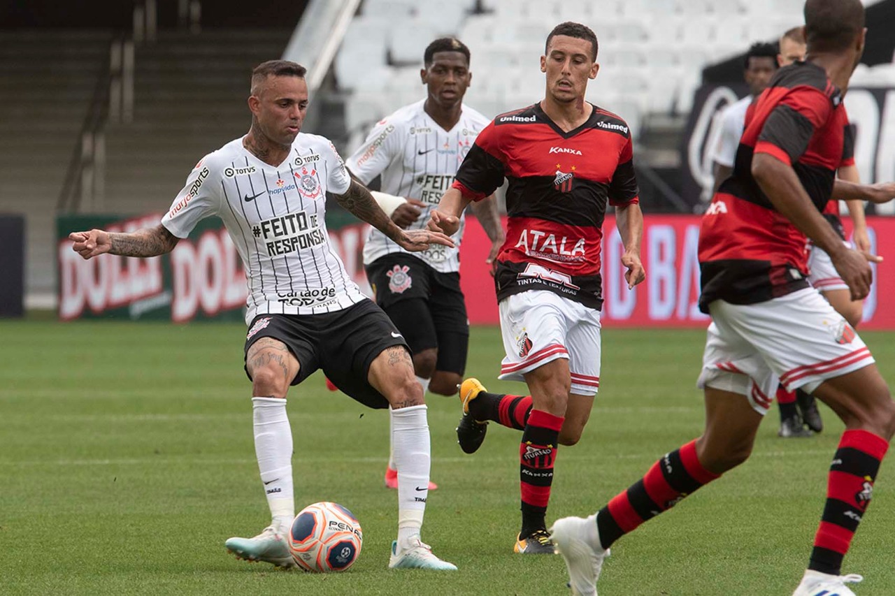 Em relação aos campeonatos estaduais que estão em andamento, a CBF optou por deixar as Federações Estaduais, que organizam os torneios, decidirem o que fazer. A autonomia local será respeitada, segundo a entidade.