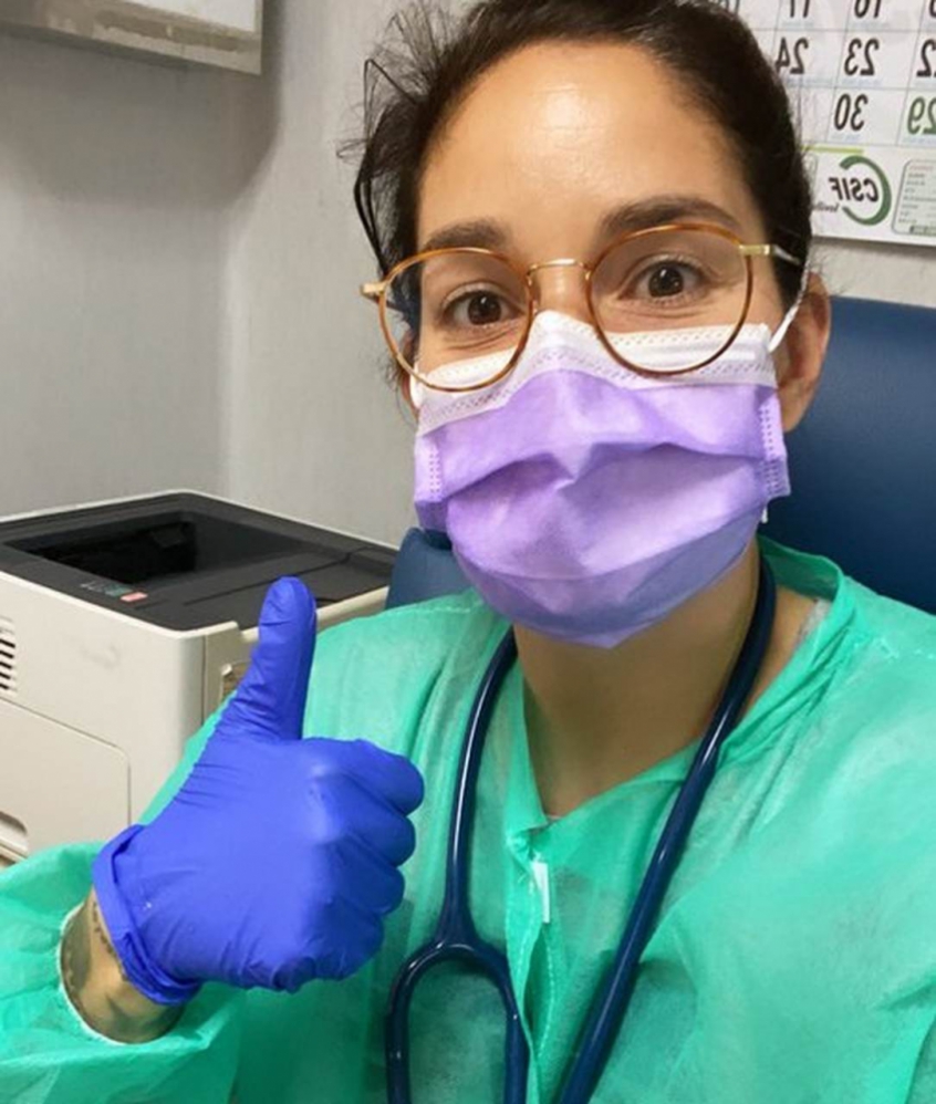 A atacante Ana "Willy" Romero, do time feminino do Real Bétis, se ofereceu para ajudar voluntariamente a rede de saúde da Espanha em meio à pandemia do novo coronavírus. Formada em medicina, a jogadora de 32 anos publicou uma foto no hospital e com uniforme dos profissionais de medicina.