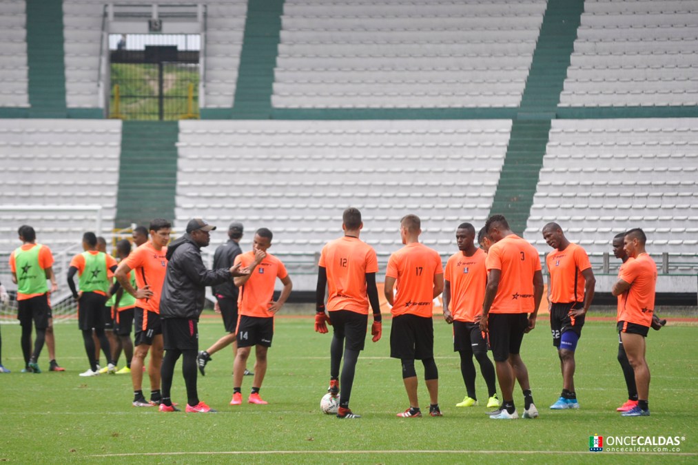 Na tarde desta quinta-feira, o Once Caldas, campeão da Libertadores de 2003, tomou uma medida drástica em meio a crise financeira que o clube tenta segurar por conta do coronavírus e suspendeu o contrato de 11 jogadores do elenco. O motivo foi o não acordo em reduzir seus ganhos.