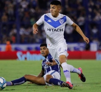 ESQUENTOU - Thiago Almada, do Vélez, aparece na lista de desejos do Manchester United, que pretende oferecer uma bolada de dinheiro aos Liners e adquirir o meia-atacante de 19 anos.