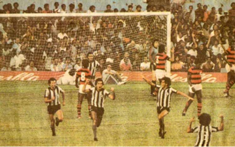 Flamengo 2 x 2 Botafogo, em 29 de abril de 1979, em jogo do Campeonato Carioca - público de 158.477