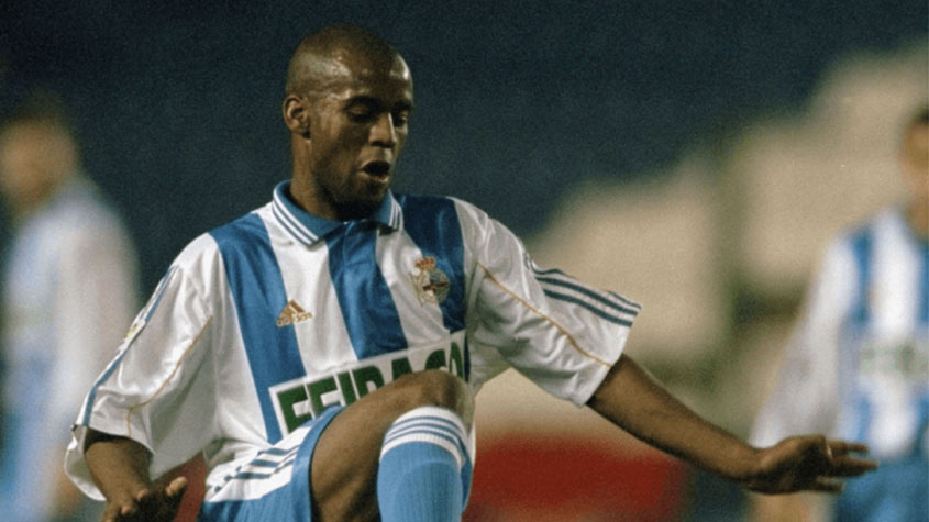 FLAVIO CONCEIÇÃO - Chegou ao La Coruña em 1997 e ficou no clube até o ano 2.000. Participou da campanha do título espanhol da temporada 1999-2000 e conquistou também o troféu Teresa Herrera pelo clube.