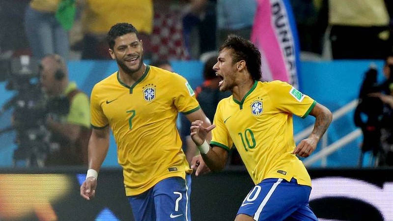 No dia 12 de junho de 2014, Neymar estreava em Copas do Mundo e jogando em seu país. Contra a Croácia, o Brasil venceu seu primeiro jogo por 3 a 1, na Arena Corinthians, com dois gols de Neymar. 