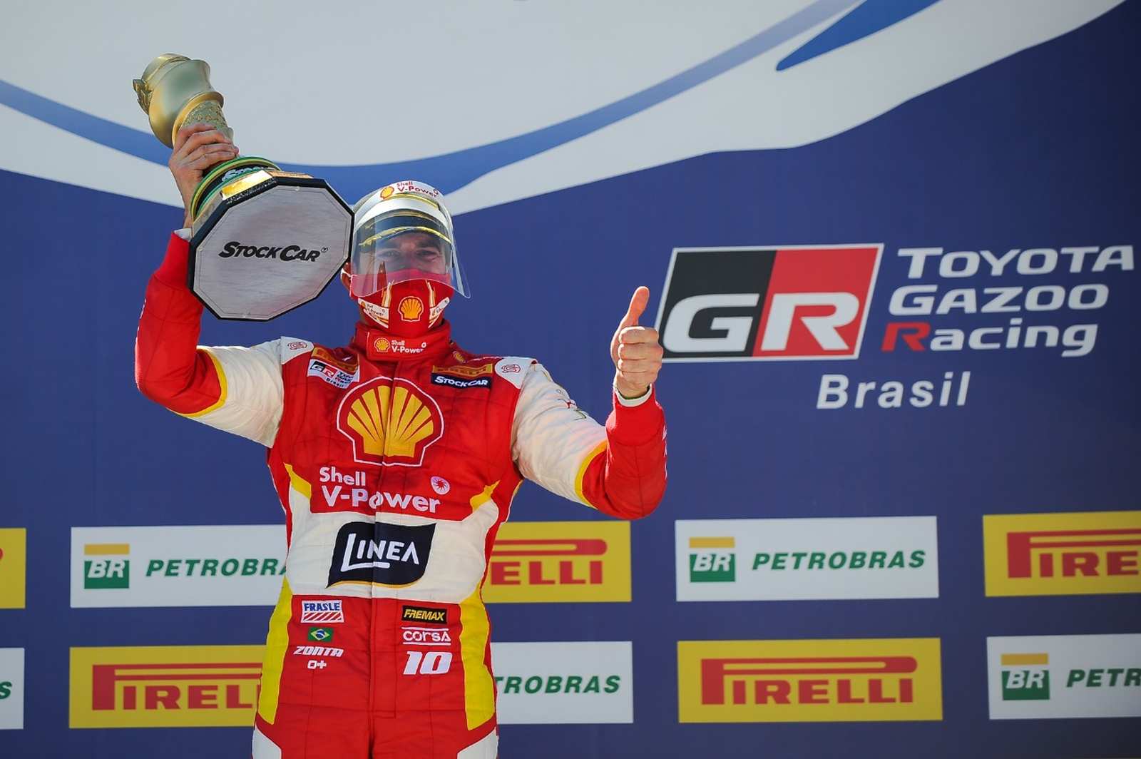 Ricardo Zonta fez muita fez pela vitória na corrida 1