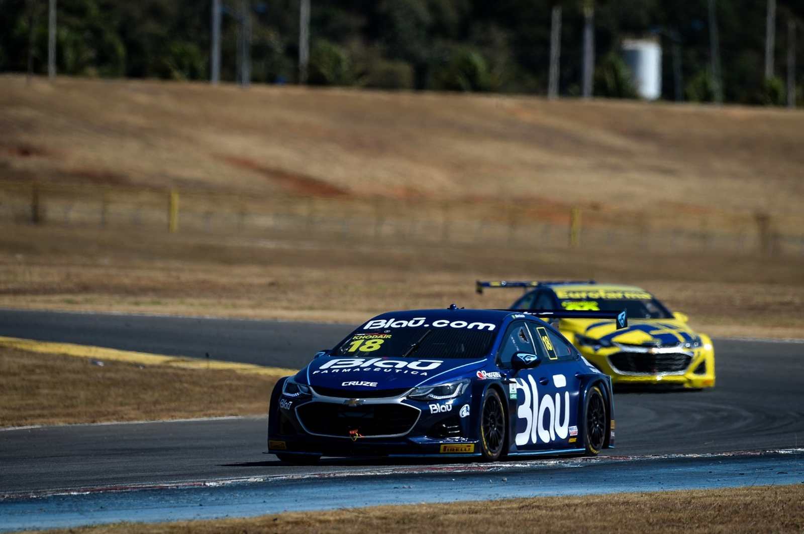 Depois, Khodair teve um superaquecimento do carro e abandonou a corrida 2