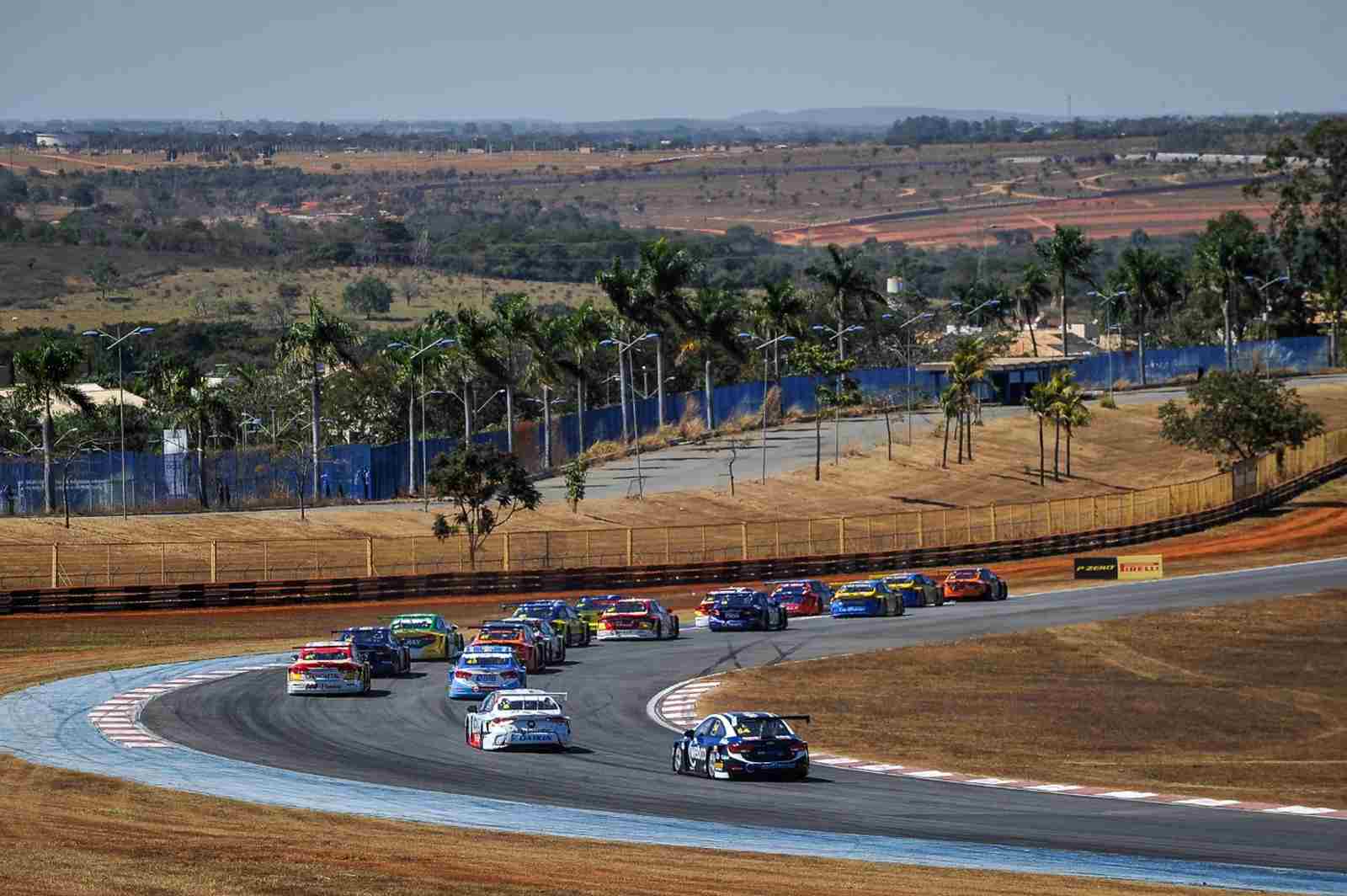 Largada da corrida 2 em Goiânia com muitas disputas