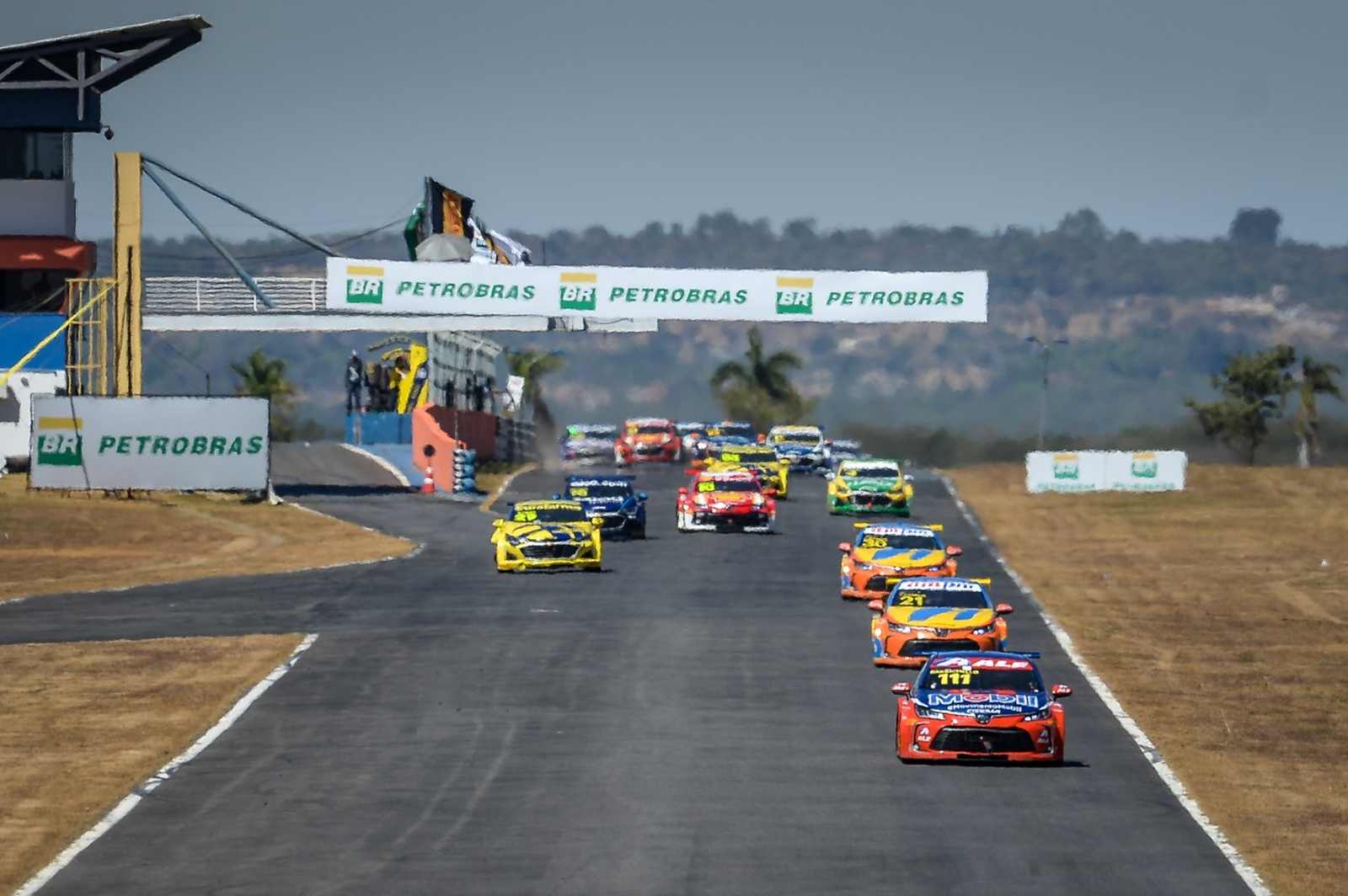 Forte calor causou diversos abandonos nas duas corridas deste domingo