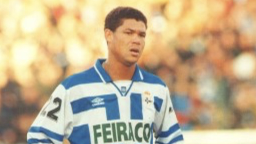 RENALDO - Poucos se lembram do atacante que se destacou no Atlético Mineiro, antes de se transferir para o futebol espanhol. Defendeu o La Coruña de 1996 a 2.000, sendo emprestado depois ao Corinthians. Renaldo tem inclusive passagem pela Seleção Brasileira, embora breve. Atuou com a camisa amarela apenas 45 minutos, em amistoso contra Camarões, em 1996. Mas foi convocado oito vezes.