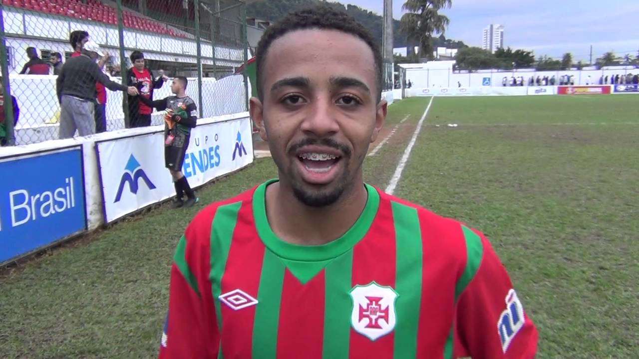 Carlos Alberto - Entrou no jogo no lugar de Luis Ricardo. Tem 32 anos e atua no Caxias do Sul.