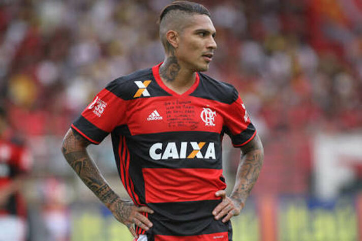 Paolo Guerrero ficou de 2015 a 2018 no Rubro-Negro e foi para o Inter no meio de 18, ficando até 2020.