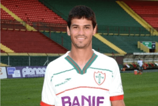 Rogério - Era o lateral-esquerdo da Portuguesa em 2013. Aos 36 anos, defendo o Uberlândia, atuando como zagueiro.