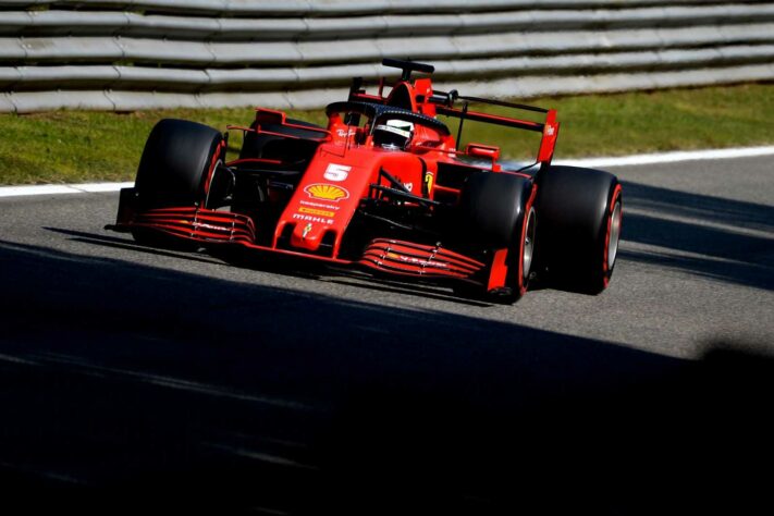 Sebastian Vettel reclamou muito do tráfego em sua tentativa final no Q1