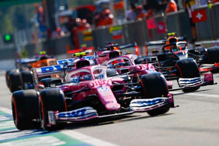 A fila de carros saindo dos boxes foi cena comum em Monza