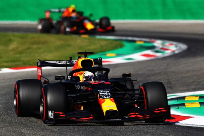 Verstappen em ação no veloz circuito de Monza