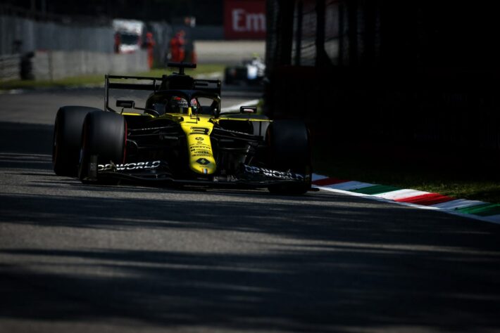 Daniel Ricciardo errou no Q2, mas passou para a parte final do treino