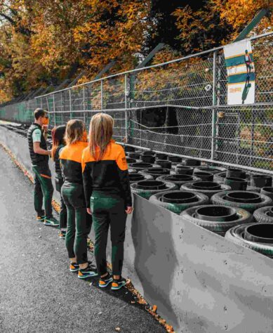 Membros da McLaren, equipe na qual Senna foi tricampeão mundial, foram ao memorial do piloto na curva Tamburello