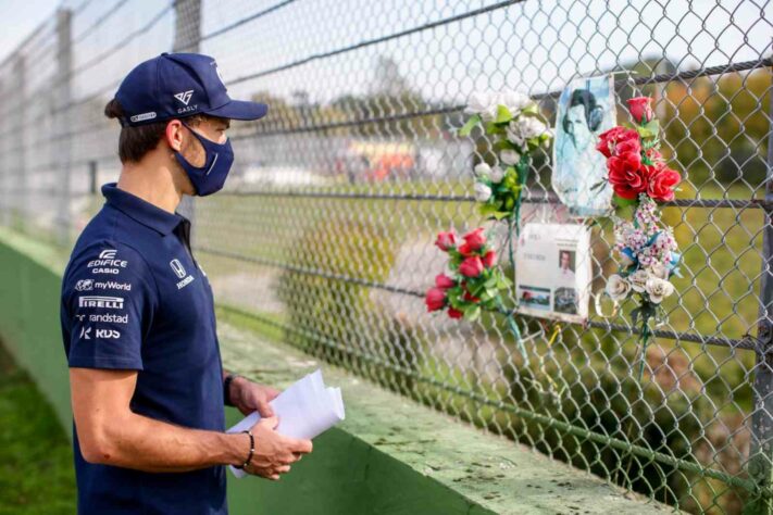 Além do capacete para Senna, Gasly também marcou presença nas homenagens dos fãs