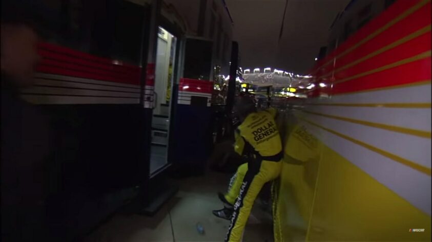 Impossível não mencionar o dia em que Matt Kenseth correu atrás de Brad Keselowski para promover a pancadaria na garagem em Charlotte, na temporada 2014