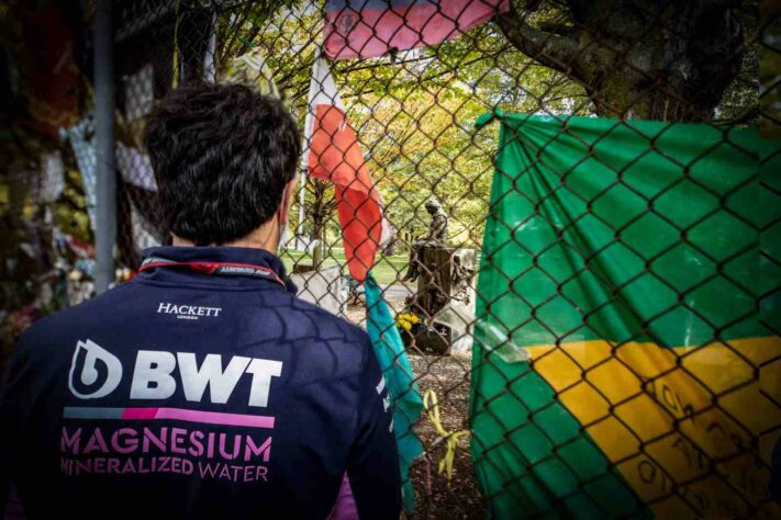 Sergio Pérez foi um dos pilotos que marcou presença na curva Tamburello
