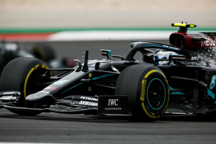 Valtteri Bottas chegou a liderar boa parte da corrida em Portimão, mas ficou em segundo