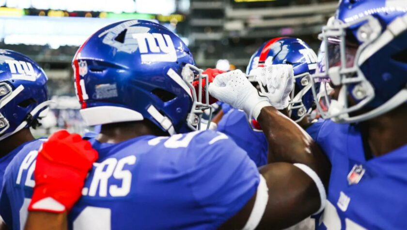 31º New York Giants: Enquanto não consertar a linha ofensiva esse time pouco produzirá. O ano deve ser de sofrimento e com poucas vitórias. A esperança será depositada em Penei Sewell no Draft.