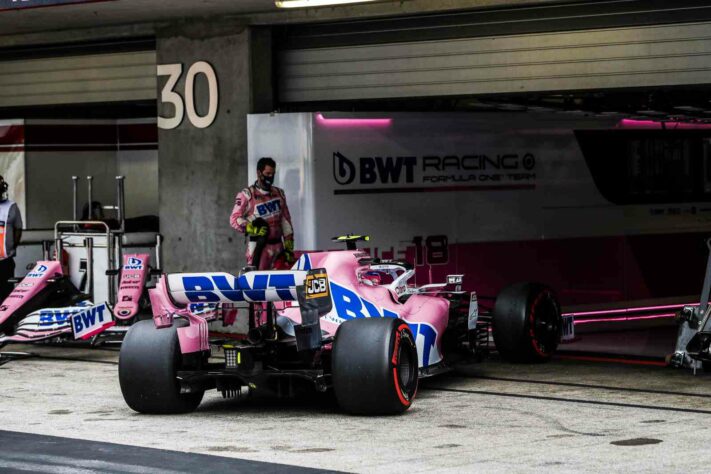 Lance Stroll abandonou a corrida em Portimão. Um dia para o canadense esquecer