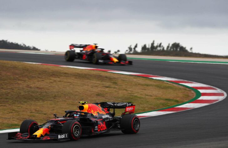 A dupla da Red Bull teve corridas distintas no circuito do Algarve 