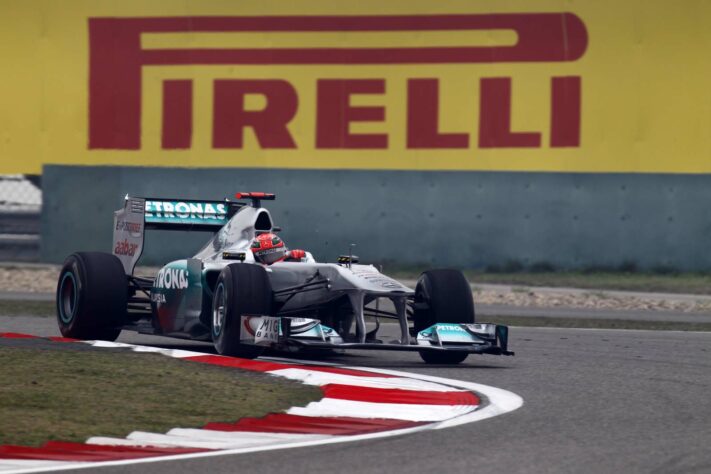 12º) O calvário de Michael Schumacher no retorno à Fórmula 1 continuou no GP da Turquia de 2011. O alemão abandonaria a carreira no fim de 2012