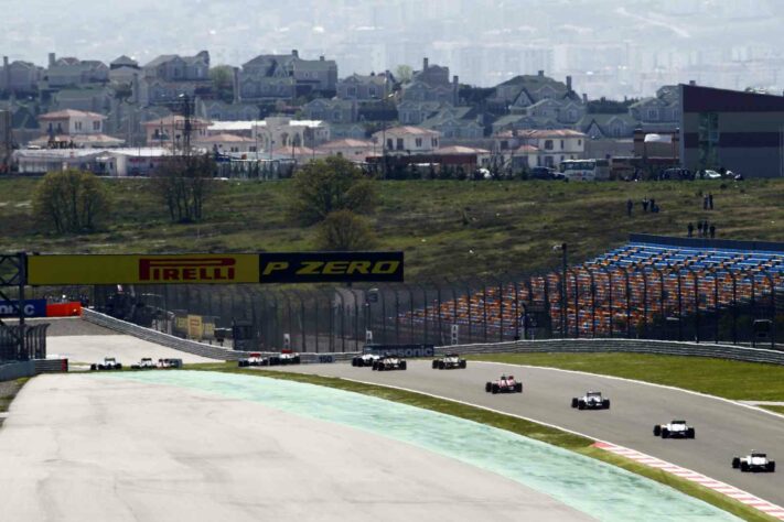 O último GP da Turquia foi disputado em 2011. Desde então, o agradável circuito turco é lembrado com carinho por fãs e agora volta a receber uma etapa da F1. Veja como foi e quem estava no grid de 2011