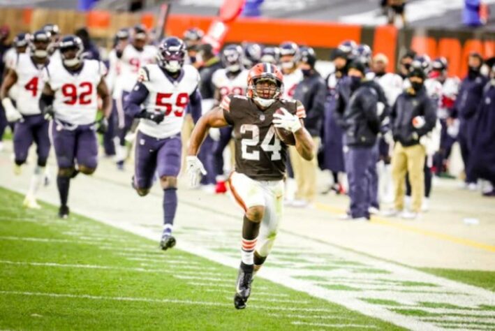 15° Cleveland Browns - Myles Garrett se encaminha para ser o melhor defensor de 2020. O retorno de Nick Chubb eleva o patamar ofensivo do time.