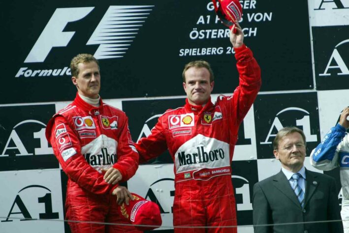 O constrangimento marcou o pódio do GP da Áustria de 2002. Michael Schumacher se negou a ficar no primeiro posto, puxando o companheiro Rubens Barrichello.
