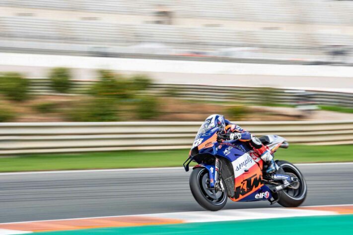 Miguel Oliveira sai em décimo na corrida do domingo