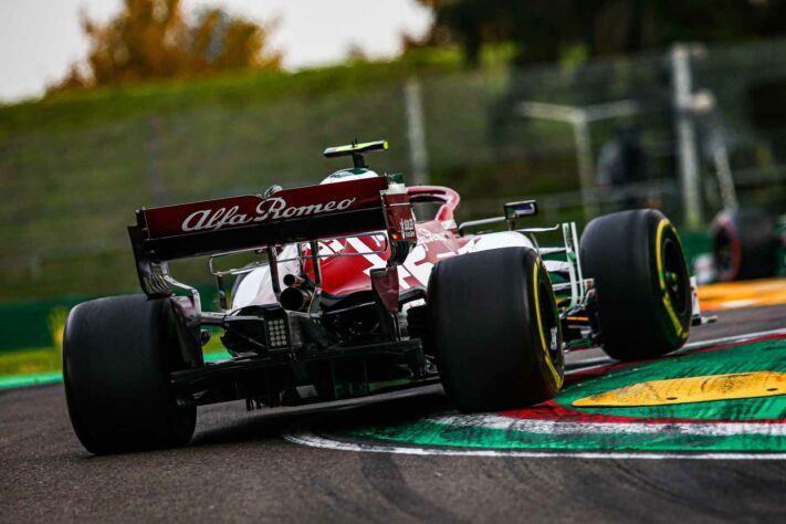 Giovinazzi fechou o top-10 em Ímola em bom desempenho da Alfa Romeo 