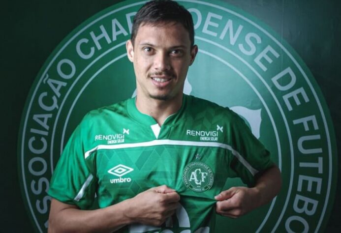 FECHADO - Último reforço para o sistema ofensivo da Chapecoense, o atacante Mike foi apresentado pelo Verdão do Oeste na última quarta-feira (4).  Aos 27 anos de idade, essa será a primeira vez que o jogador revelado nas categorias de base do Paulista de Jundiaí atuará no futebol de Santa Catarina.