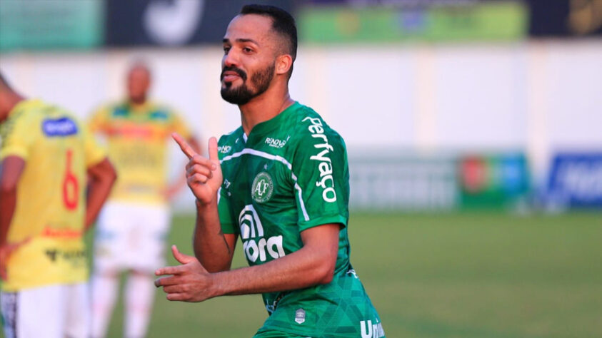 Titular absoluto da Chapecoense, Anselmo Ramon disputou 18 partidas do primeiro turno e marcou 3 gols. Nas redes sociais, é um dos jogadores criticados pela torcida na desastrosa campanha da equipe catarinense.