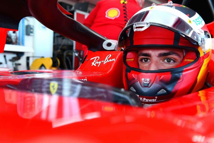 Carlos Sainz deu suas primeiras voltas com um carro da Ferrari nesta quarta-feira