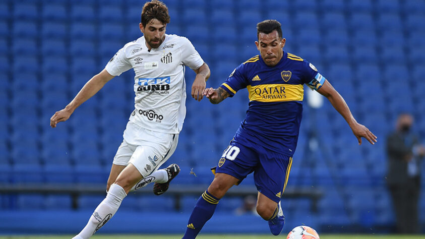 Boca Juniors - Sobe: Sebastian Villa – Foi o jogador que mais incomodou o setor defensivo do Peixe. Muito rápido, quando colocava a bola na frente era difícil de segurá-lo. Logo no começo da partida carimbou o travessão, mas se a bola tivesse entrado o gol provavelmente seria anulado, pois estava em condição irregular. / Desce: Carlos Tevez – O atacante argentino, algoz do Peixe no passado, teve uma atuação muito discreta no duelo. Pouco ganhou as divididas com os defensores do Santos e, em uma bola parada na entrada da área, mostrou estar com o pé descalibrado, parando na barreira. 