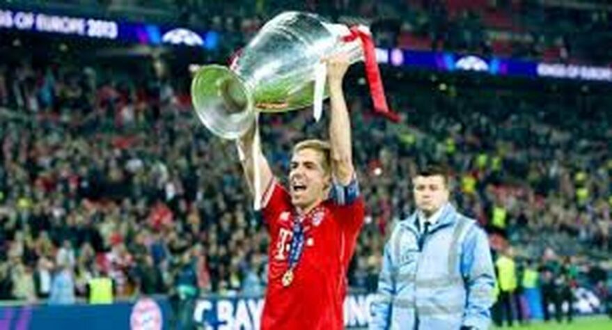 Philipp Lahm: o lateral-direito e capitão da seleção alemã e do Bayern de Munique encerrou sua carreira em 2017, logo após ganhar a Bundesliga e mantendo um altíssimo nível de desempenho até o fim. Ele também foi campeão da Copa do Mundo em 2014.