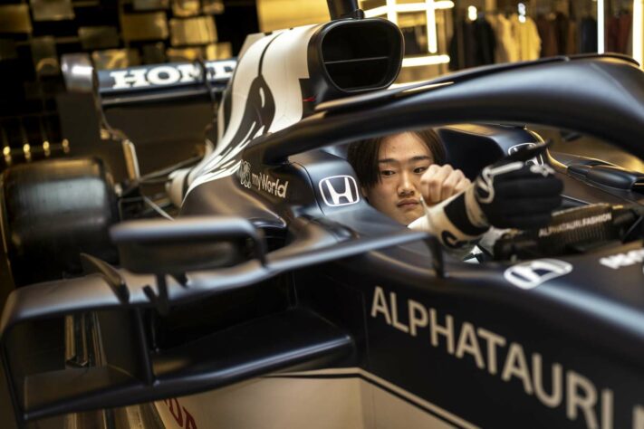 O japonês de apenas 20 anos disputou o título da Fórmula 2 até as últimas etapas, agradou a equipe e ainda conta com apoio da Honda