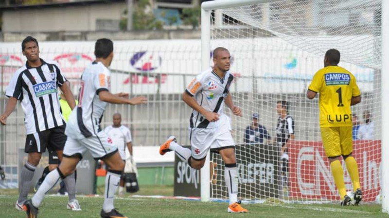 2011 - Vasco 3x0 Americano - Campeonato Carioca - São Januário - Gols: Dedé, Jéferson e Marcel.