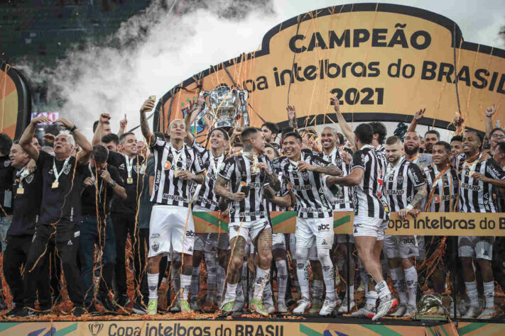 Já o grande campeão, além da taça e da vaga na fase de grupos da Copa Libertadores 2023, vai colocar R$ 60 milhões a mais nos cofres. Lembramos que todas as premiações se somam, totalizando mais de R$ 80 milhões.
