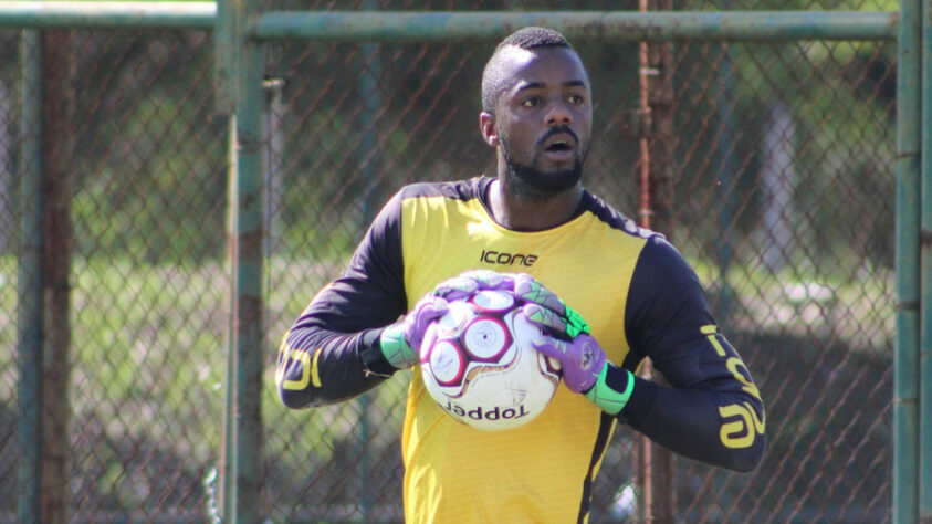 Andrey (Volta Redonda): outro destaque que chama atenção no Volta Redonda é o goleiro Andrey. Até aqui, ele lidera a competição em defesas.