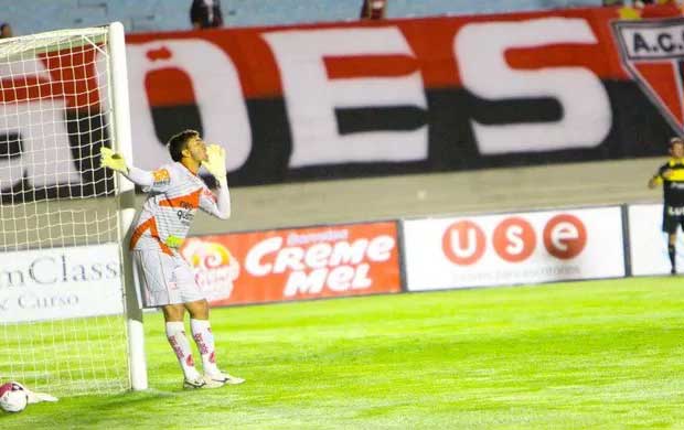 Em jogo válido pela Série D do Campeonato Brasileiro de 2011, o goleiro Edinho, do Anapolina, fez o gol do time, que derrotou o Tupi por 2 a 1. 