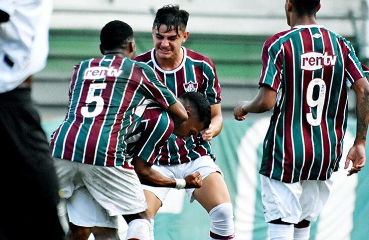 Pelo grupo 10 da Copa São Paulo de Futebol Júnior, o Fluminense terá que enfrentar o Inter de Limeiras, o Coimbra e o Linense. A Copinha começa nesta quinta-feira (2), mas a primeira partida do Tricolor acontecerá apenas na sexta-feira (3), contra o Inter. Entre os inscritos, o Lance! selecionou quatro jogadores para ficar de olho na competição sub-20.